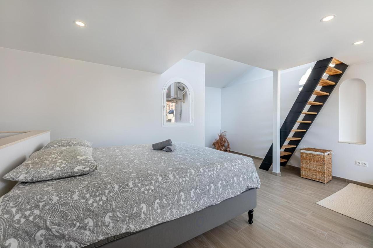 Triplex In The Heart Of *